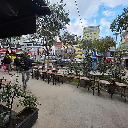 Twoviews Apartements 1 アパート ティラナ