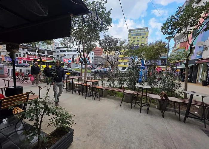 Twoviews Apartements 1 アパート ティラナ